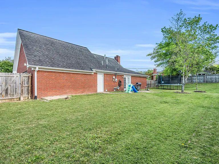 313 Hillfield Cv — Photo 35