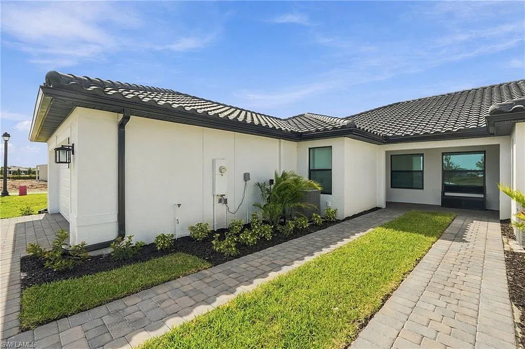 3 bed, 2.0 bath, 1602 sqft, $2,600 — Photo 4