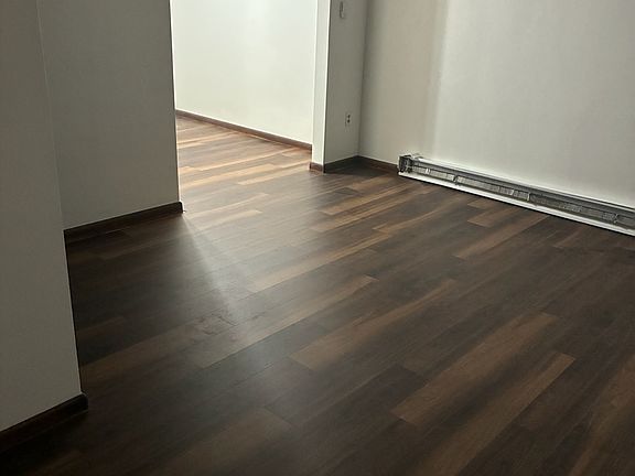 5th image of 245 Laurel Dr #2