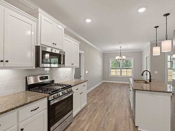 3rd image of 210 Savannah Dr