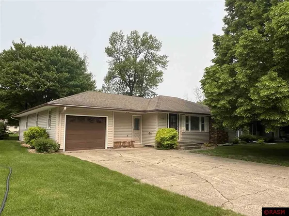 1008 Armstrong Blvd S, Saint James, MN 56081