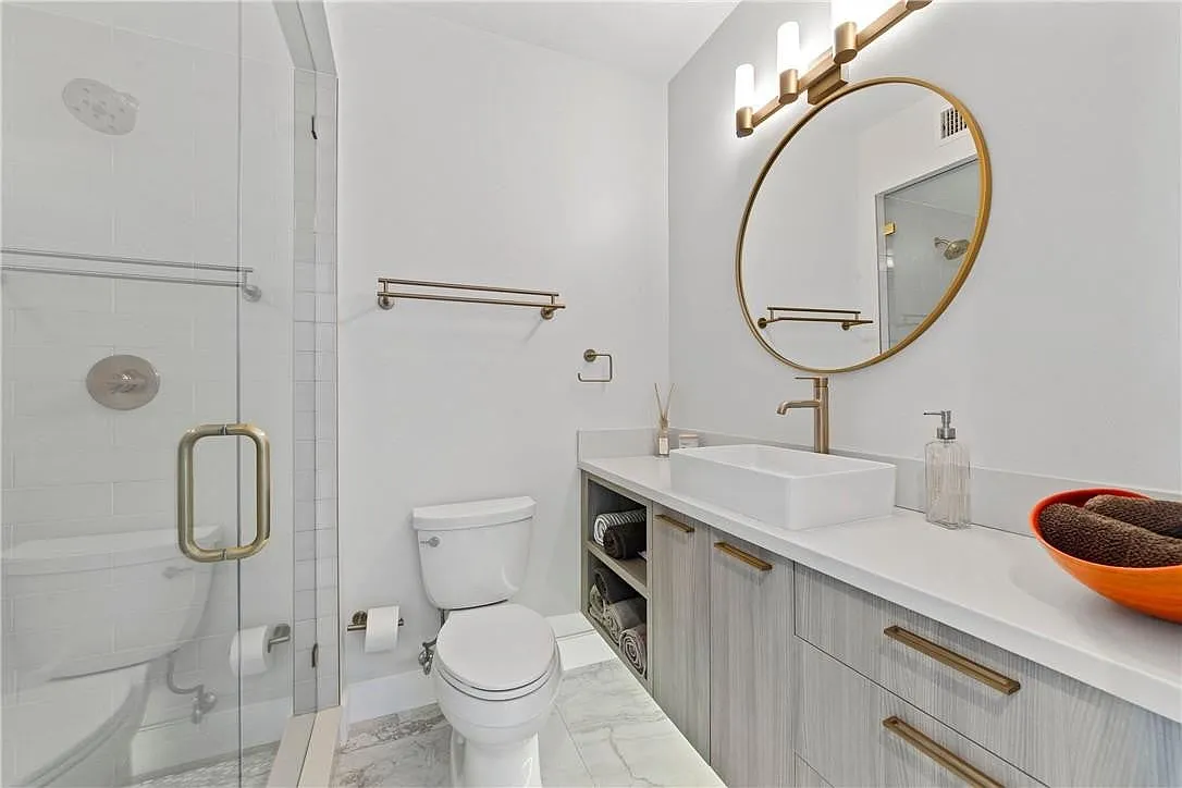 2 bed, 2.5 bath, 2170 sqft, $9,500 — Photo 3