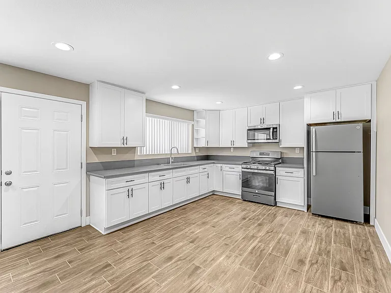 2417 W Stanford St #2 — Photo 7