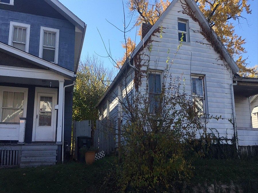 2nd image of 851 Reinhard Ave