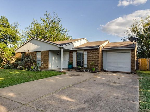 2nd image of 706 Levelland Dr