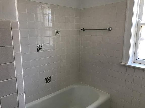 4th image of 1943 Wesley Ave #203