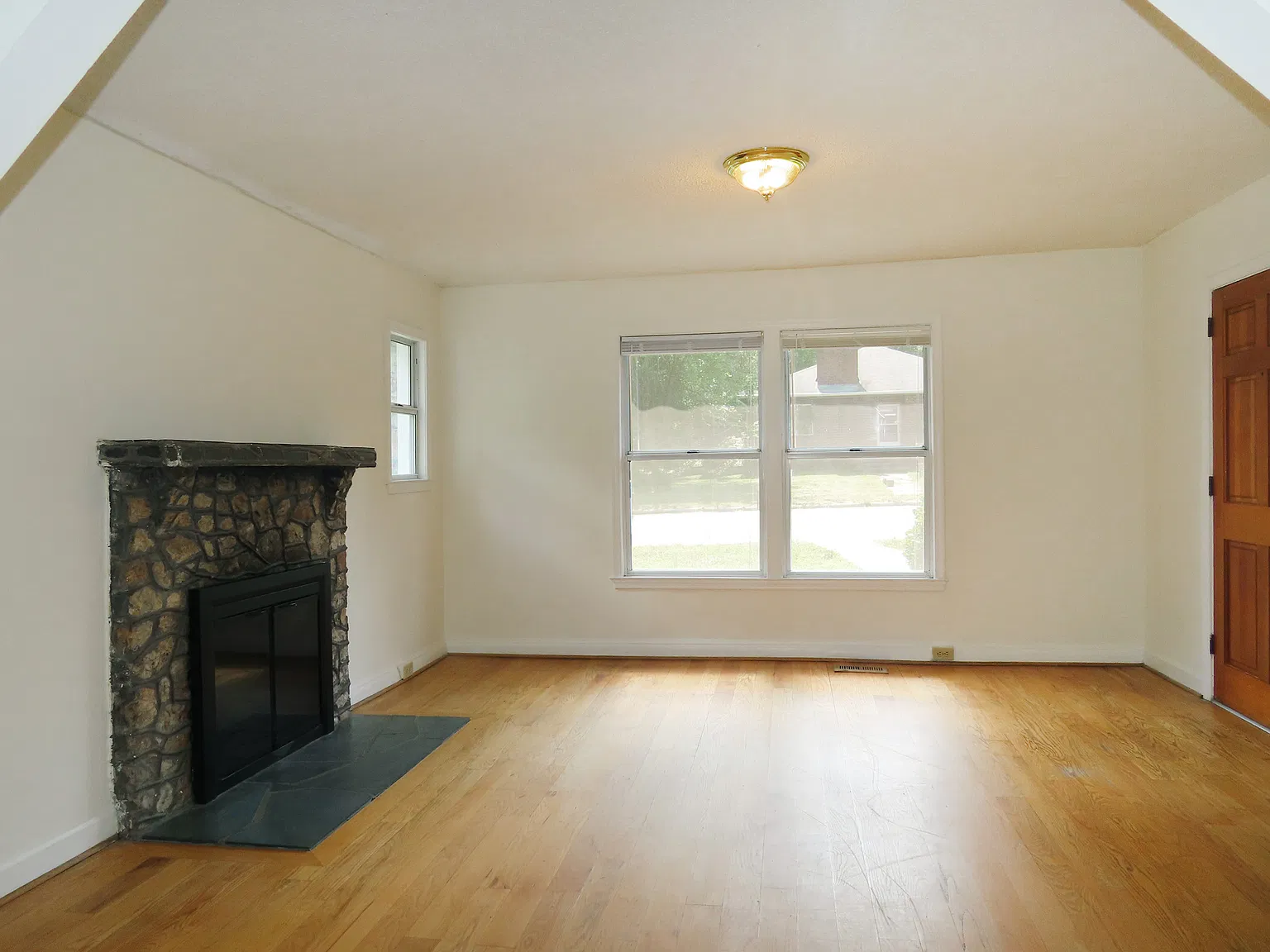 5 bed, 1852 sqft, $4,995 — Photo 4