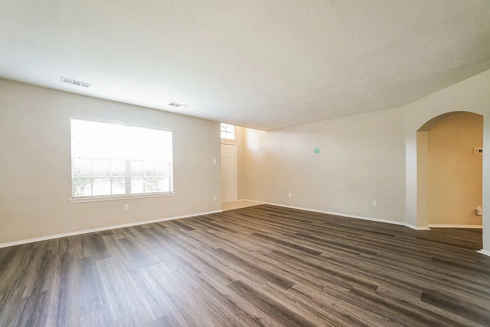 3 bed, 2.5 bath, 2289 sqft, $2,350 — Photo 4
