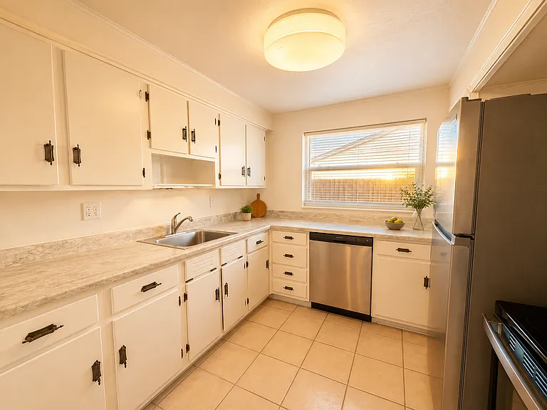 105 Primrose Ln — Photo 3