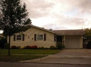 708 Hiawatha Dr, Elkhart, IN 46517