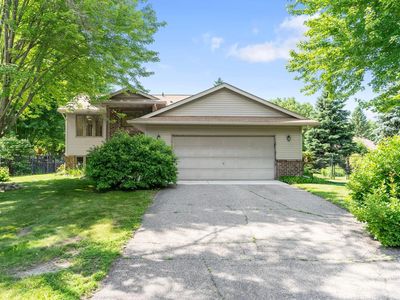 8358 McKnight Ct, Victoria, MN, 55386