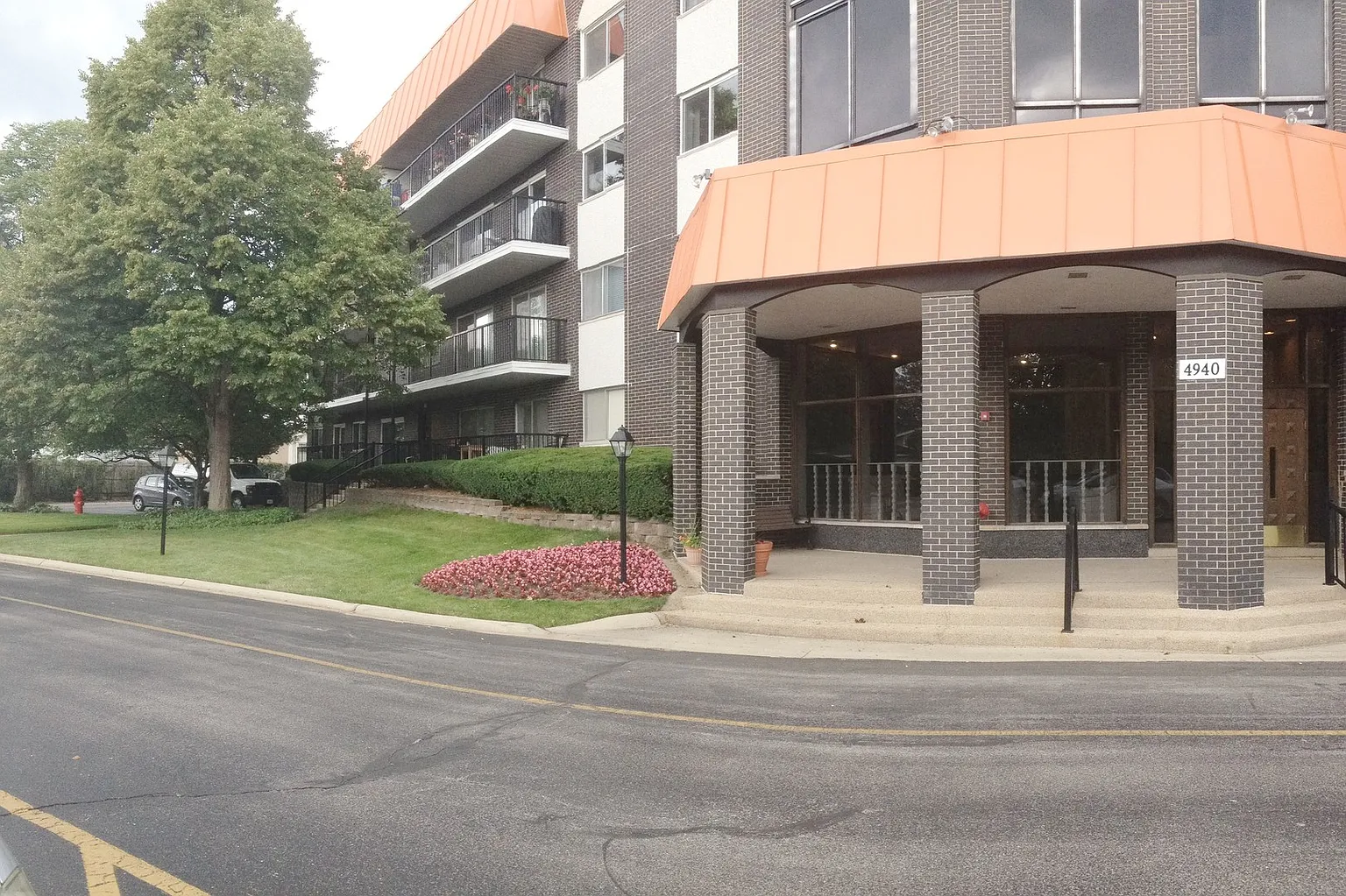 4940 Foster St APT 104 photo 1