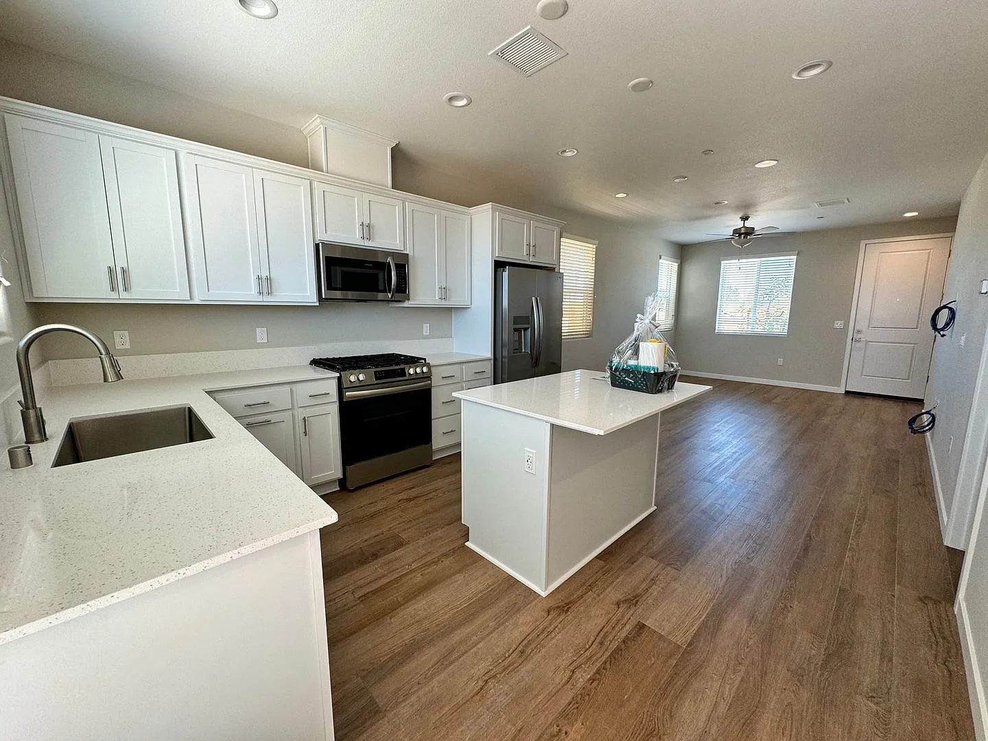 Like New 3 Bedroom 2.5 Bathroom Home Available 11/1/26 — Photo 4