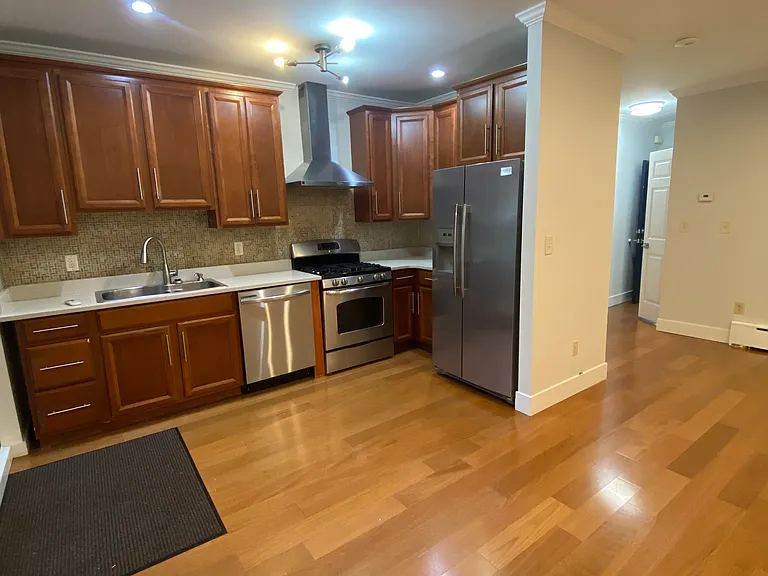 34-27 Crescent St #2 — Photo 6