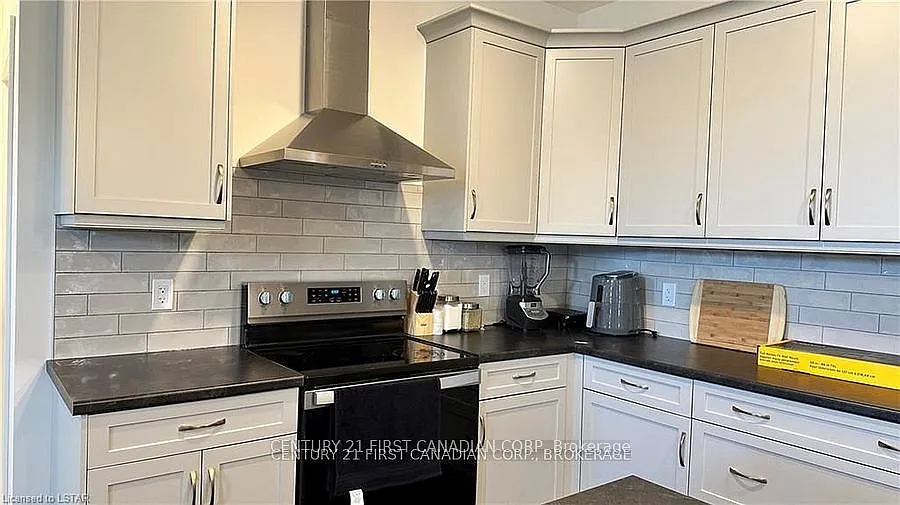 4 bed, $3,100 — Photo 4