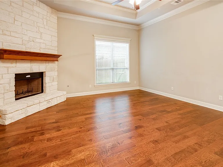 4025 Crestmont Dr — Photo 7