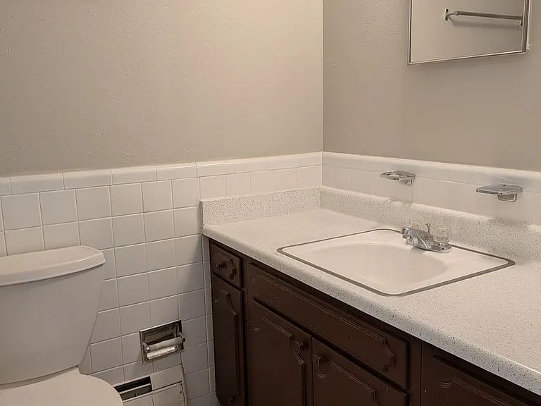 95 N Clarkson St Carolyn Arms Apartments — Photo 18