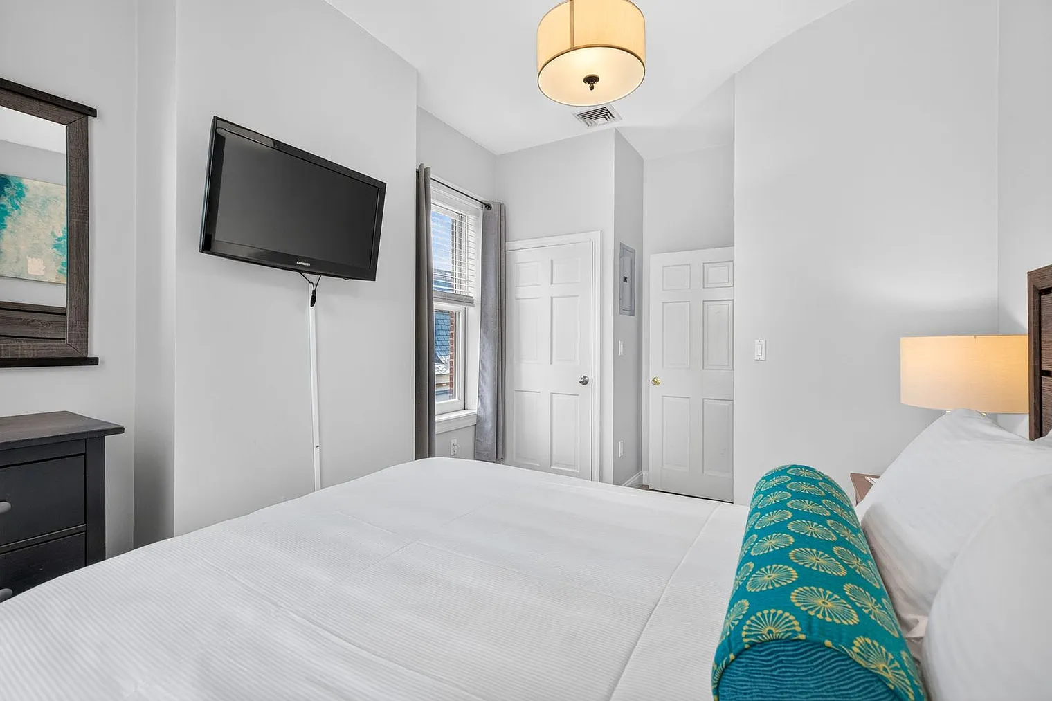 2 bed, 1.0 bath, 990 sqft, $5,078 — Photo 3