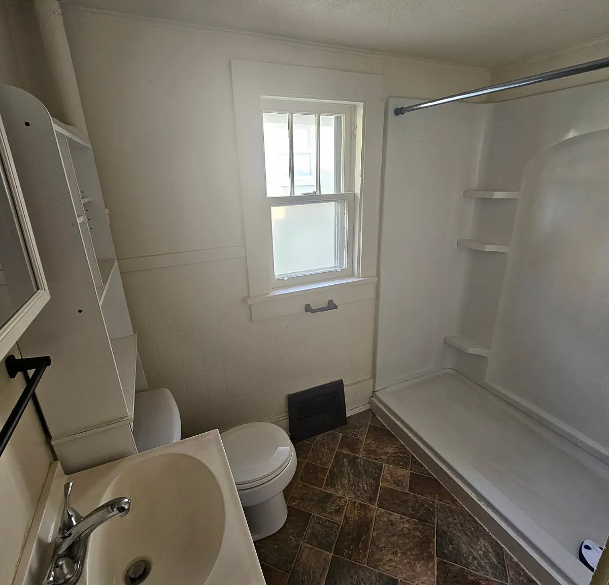 2 bed, $900 — Photo 3