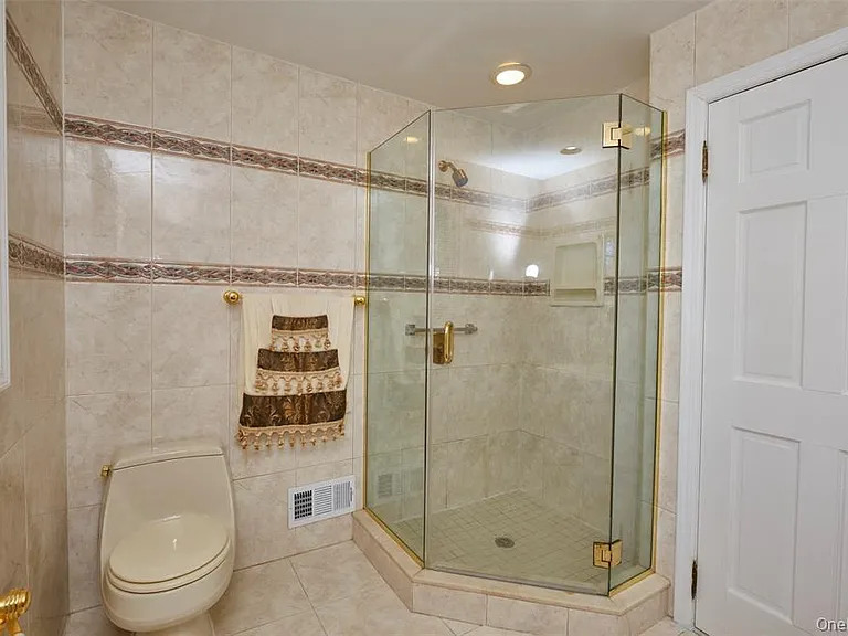 695 Hunt Ln — Photo 9