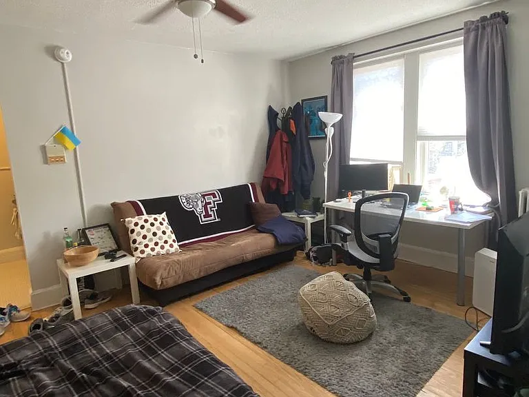 100 Howe Street — Photo 137