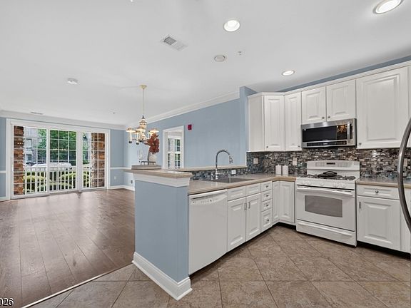 3rd image of 351 Victoria Drive
