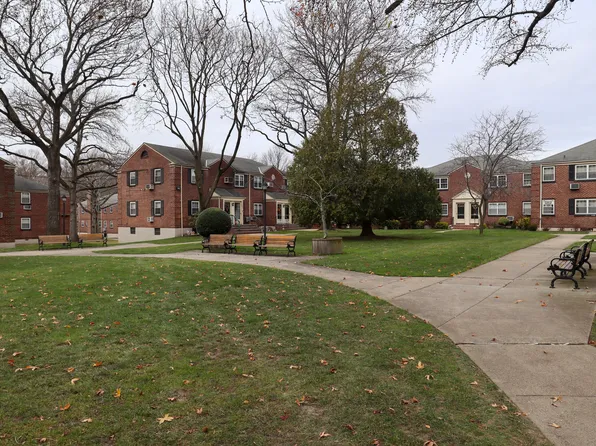 211-07 73rd Avenue image 3 of 6