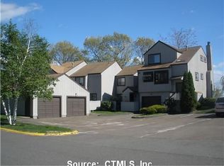 40 Pineview Dr, Branford, CT 06405