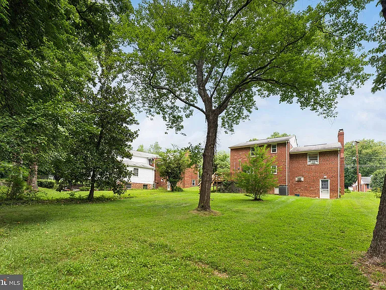 10307 Beaumont St — Photo 23