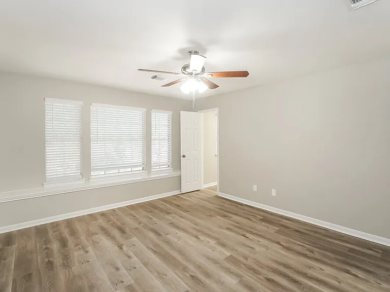 3615 Rolling Springs Ln — Photo 9