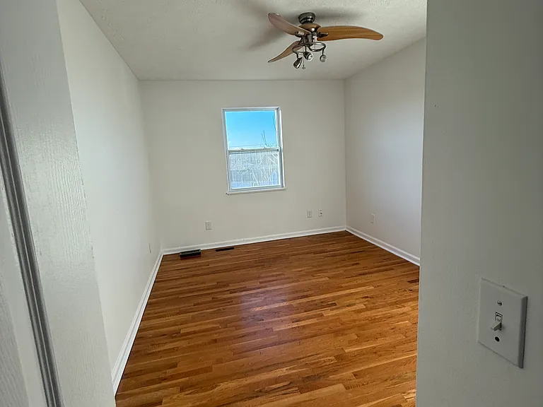 210 S Keeneland Dr #B — Photo 4