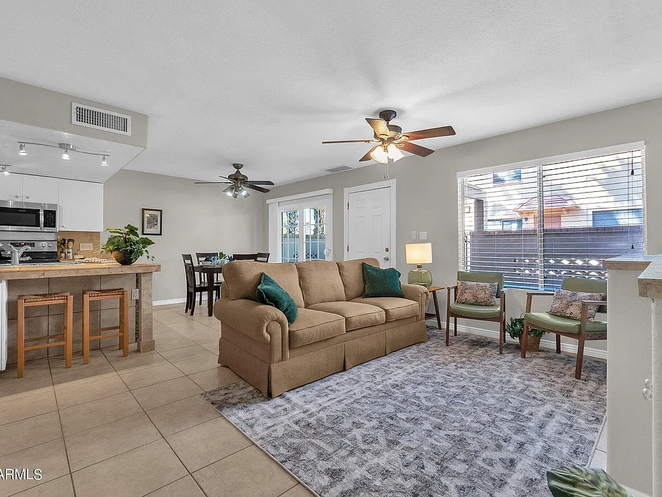 14247 N Boxwood Ln