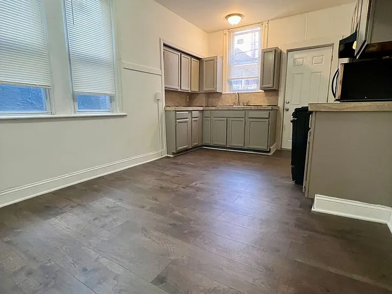 3253 N Dover St — Photo 8