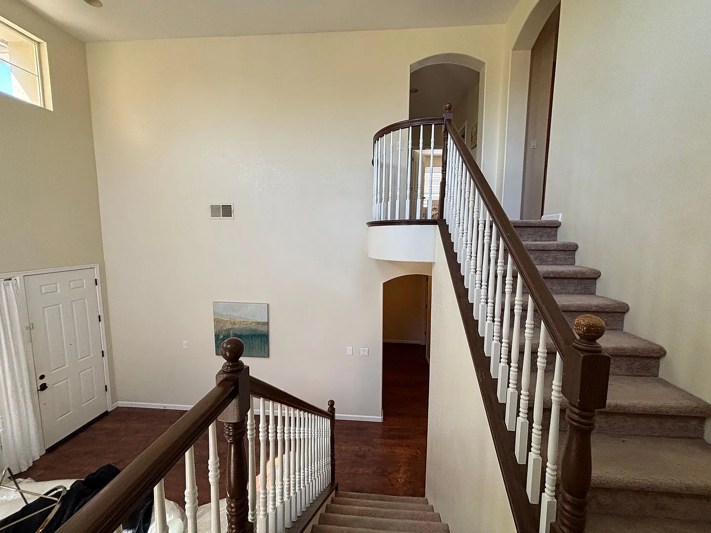 Spacious 5Bedroom 3.0Bathroom Two Story Family Home with Modern Finishes — Photo 4