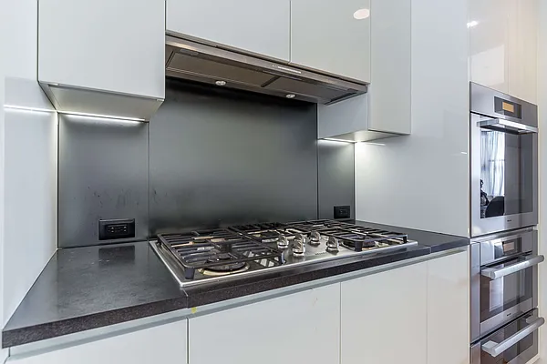 Rented by Chase Global Realty Corp | media 8