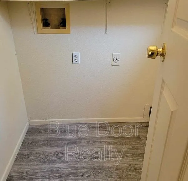 2018 Nancy St SW #B — Photo 3
