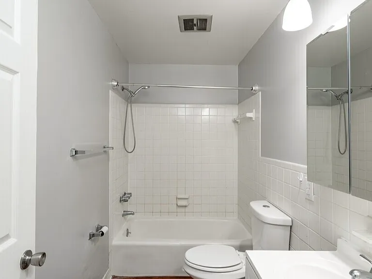 Fountainview East Apartments — Photo 32