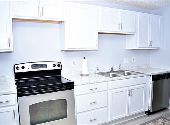 5th image of 3221 Winchelsea Dr