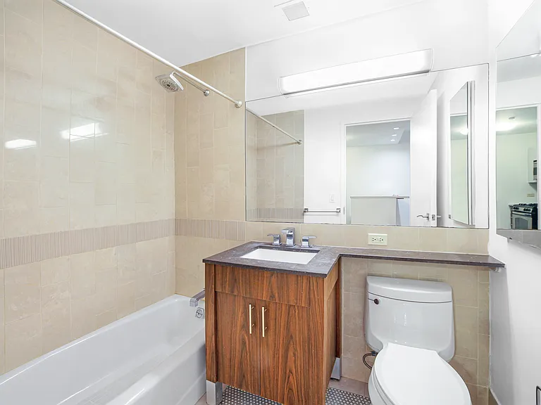 31 W 17th St #5 — Photo 8