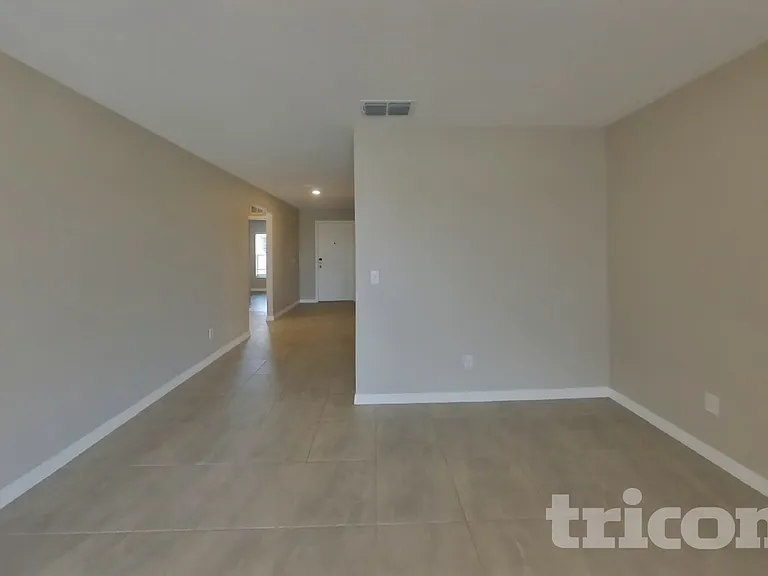 2163 Mandarin Loop — Photo 3