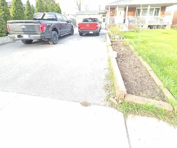 13 Theodore Dr — Photo 2