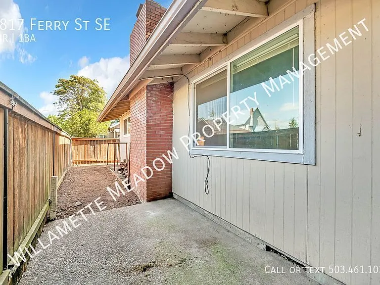 1817 Ferry St SE — Photo 19