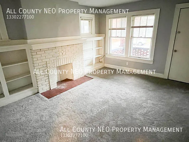 Bright 2-Bedroom Apartment with New Carpets Don't Wait!! — Photo 4