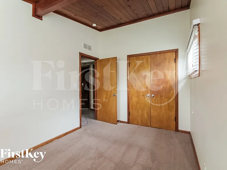 1054 Kenmore Ave — Photo 6