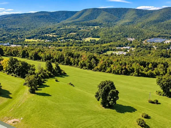 437 Pratt Road, Pownal, VT 05261