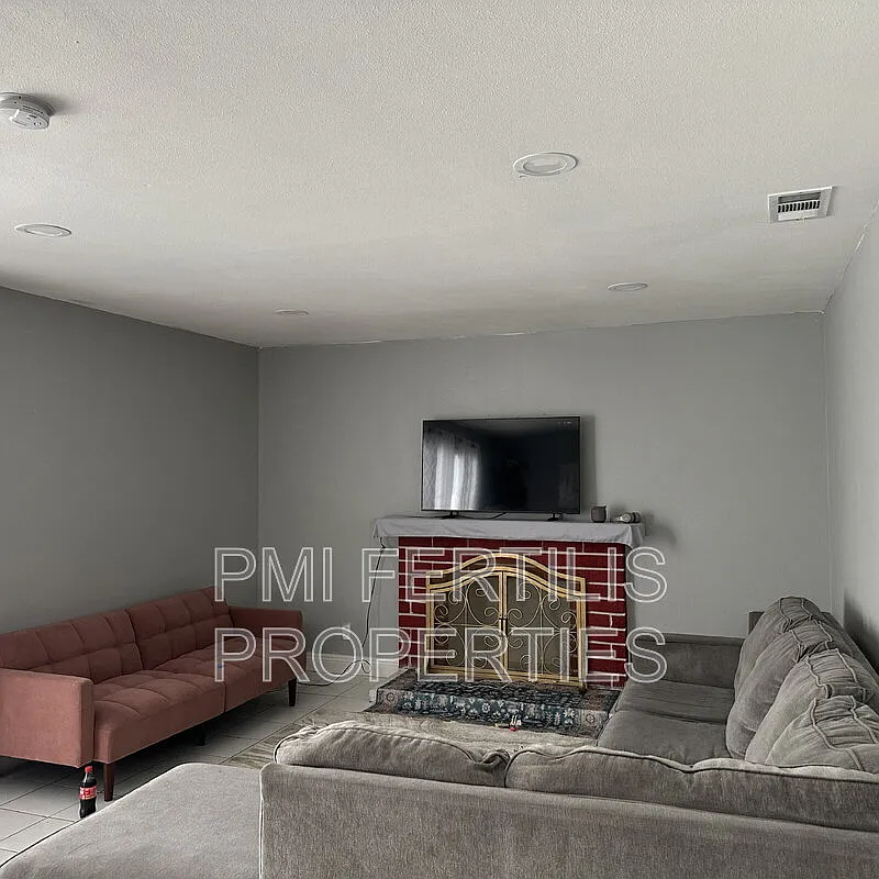 3 bed, 2.0 bath, 1268 sqft, $3,400 — Photo 1
