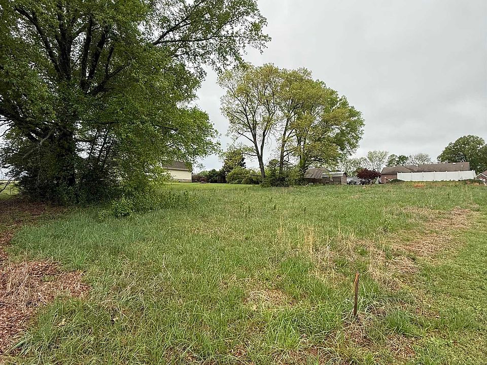2nd image of 324 Oakview Cir