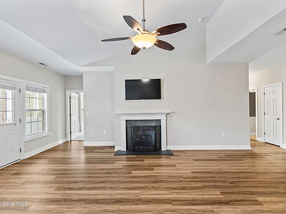 5th image of 1926 Tara Court #201