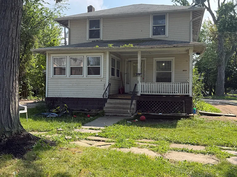 Long Ave — Photo 1