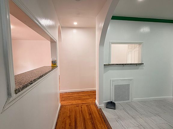 Entryway/kitchen